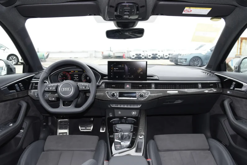 
								Audi A4L full									