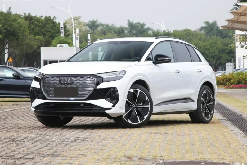 
								Audi e-tron full									