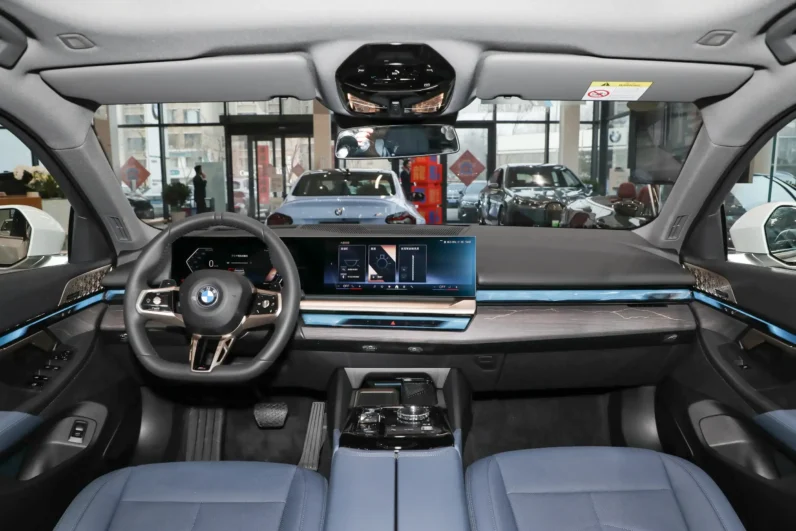 
								BMW 5 Series full									