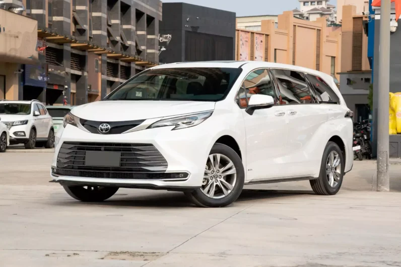 
								Toyota Sienna full									