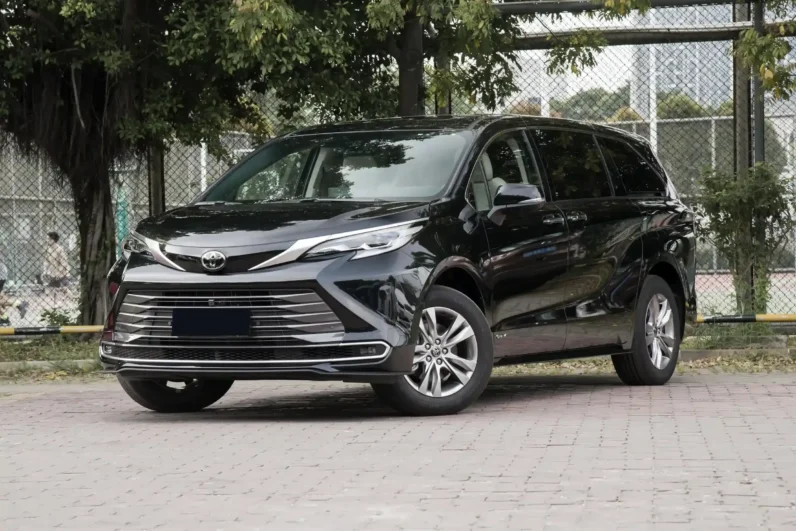 
								Toyota Sienna full									