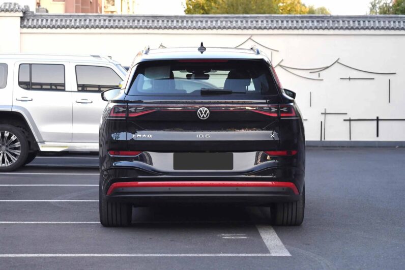 
								Volkswagen ID.6 X full									