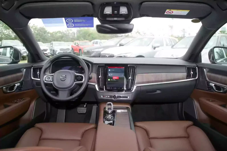 
								Volvo S90 full									