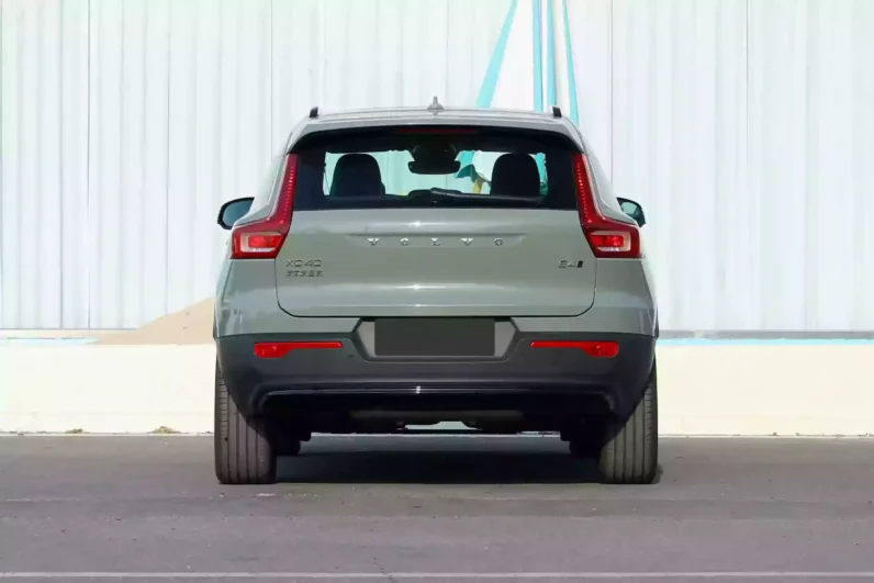 
								Volvo XC40 full									