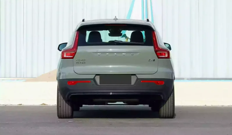 
								Volvo XC40 full									
