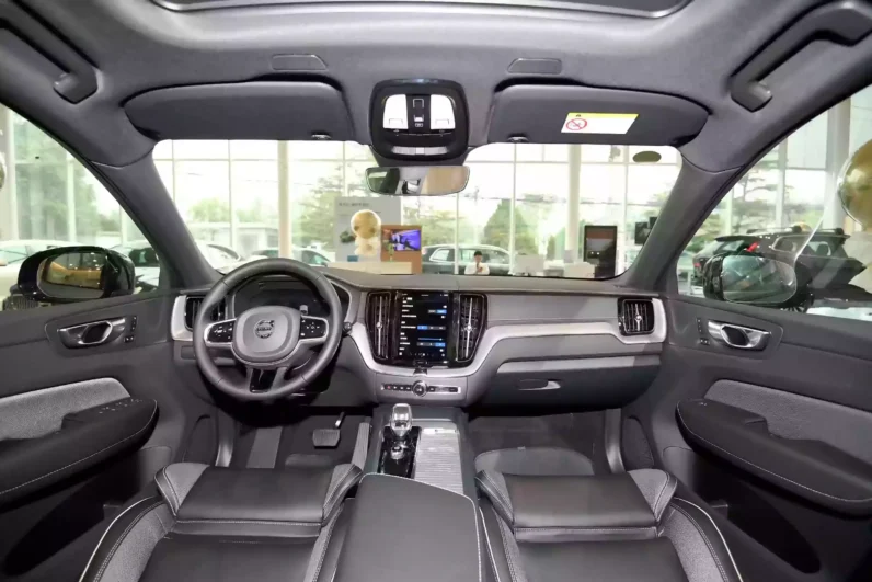 
								Volvo XC60 full									