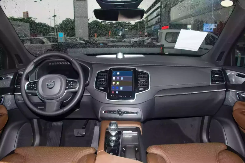
								Volvo XC90 full									